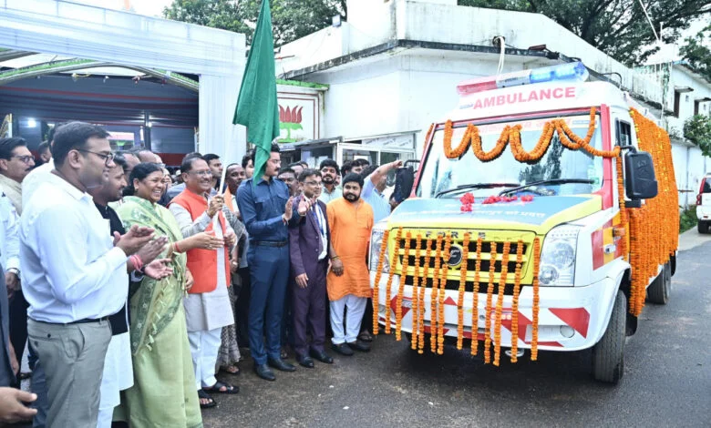 जशपुर को मिली नई हाई-टेक एम्बुलेंस, अब गांवों तक पहुँचेगी त्वरित चिकित्सा सेवा